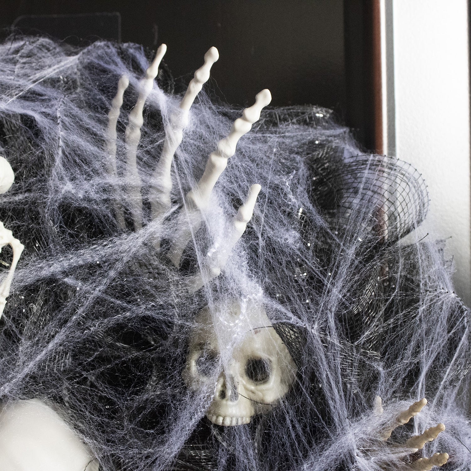Halloween Black Mesh Skull Garland – Spooky Party Decoration - Dazzling Beauty Solution