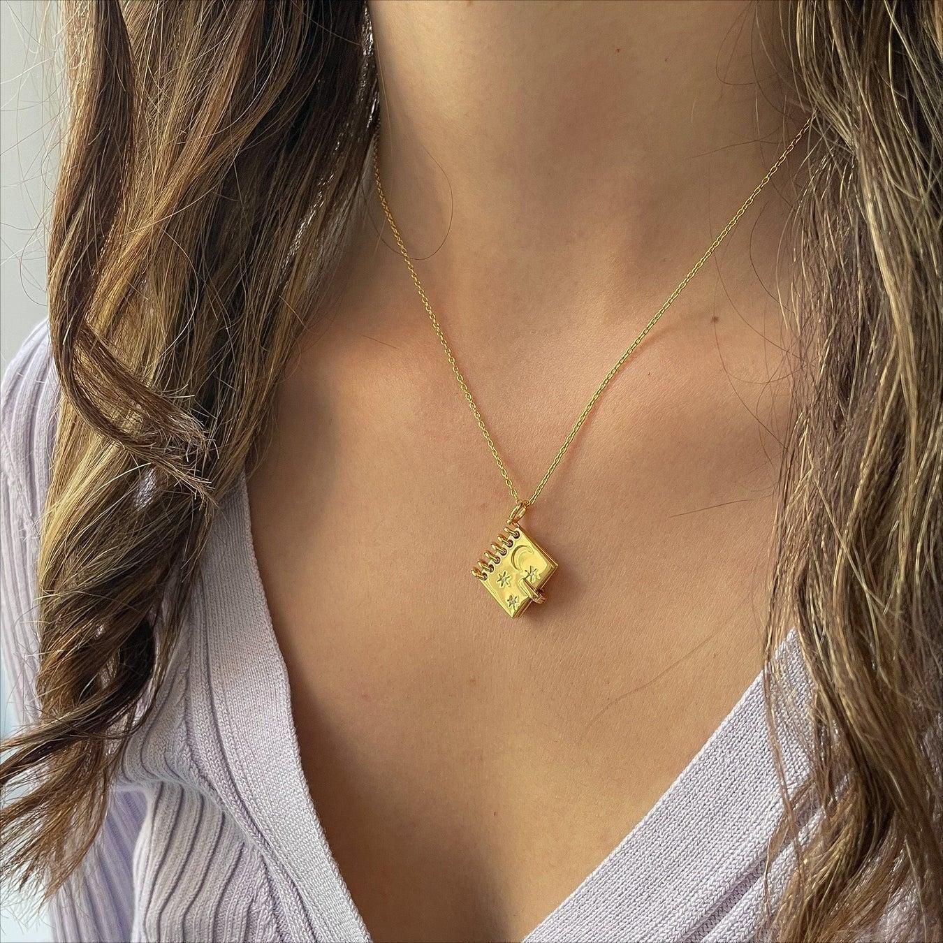 Openable Love Book-shaped Necklace With Stars Moon And Letters Engraved Fashion Personality Pendant Necklace For Valentine's Day Gift - Dazzling Beauty Solution