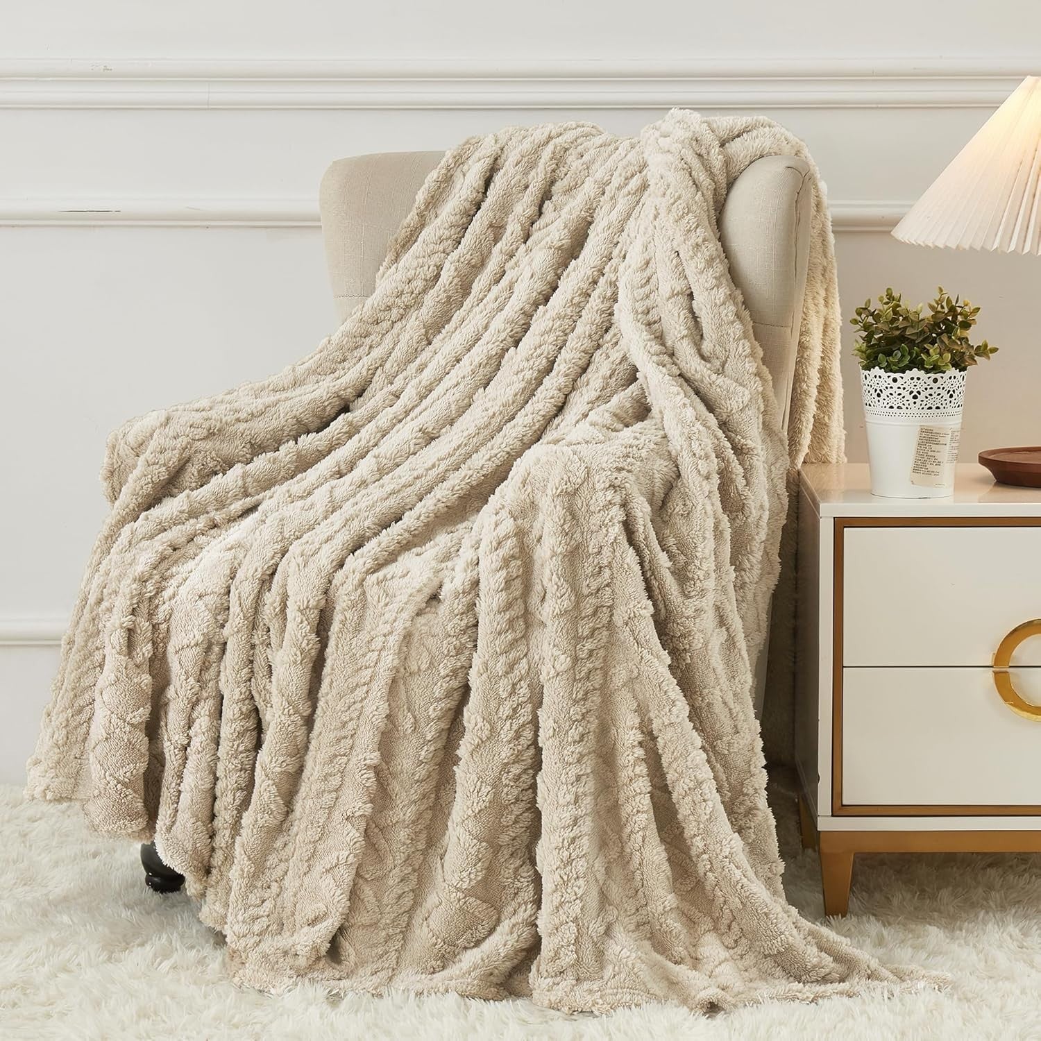 Aganear Fleece Throw Blanket - Cozy Soft Lightweight Fuzzy