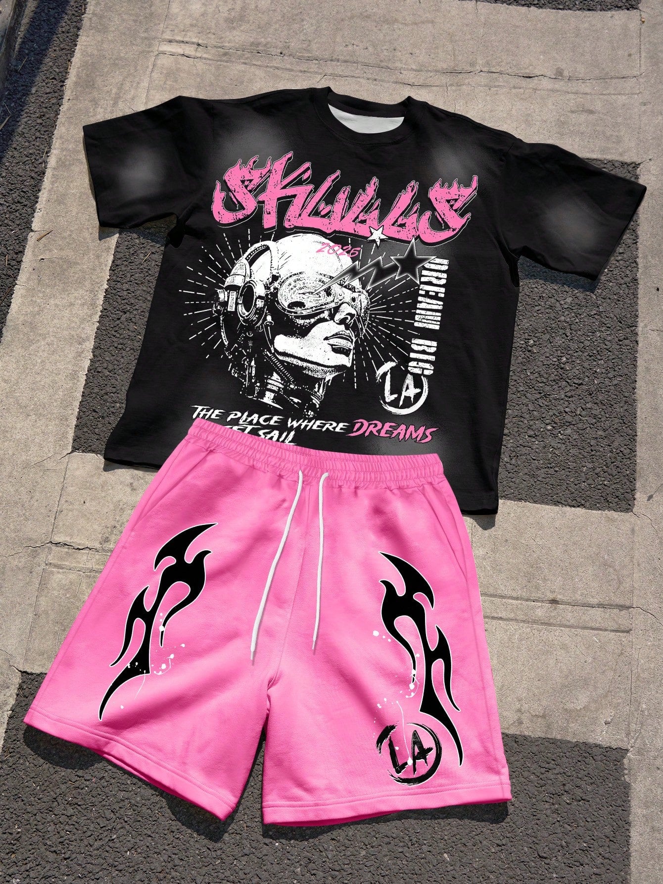 Manfinity EMRG Men'S Summer Casual Person Graphic Print Short Sleeve T-Shirt and Shorts Set Graphic Tees Streetwear