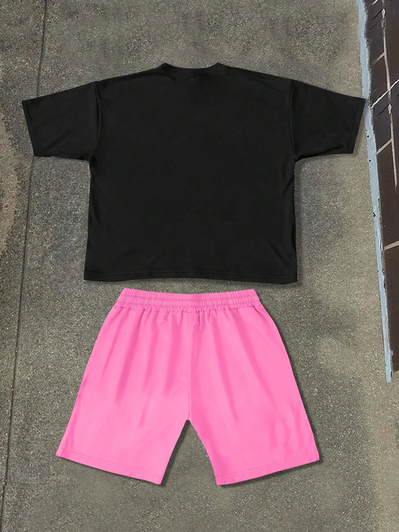 Manfinity EMRG Men'S Summer Casual Person Graphic Print Short Sleeve T-Shirt and Shorts Set Graphic Tees Streetwear