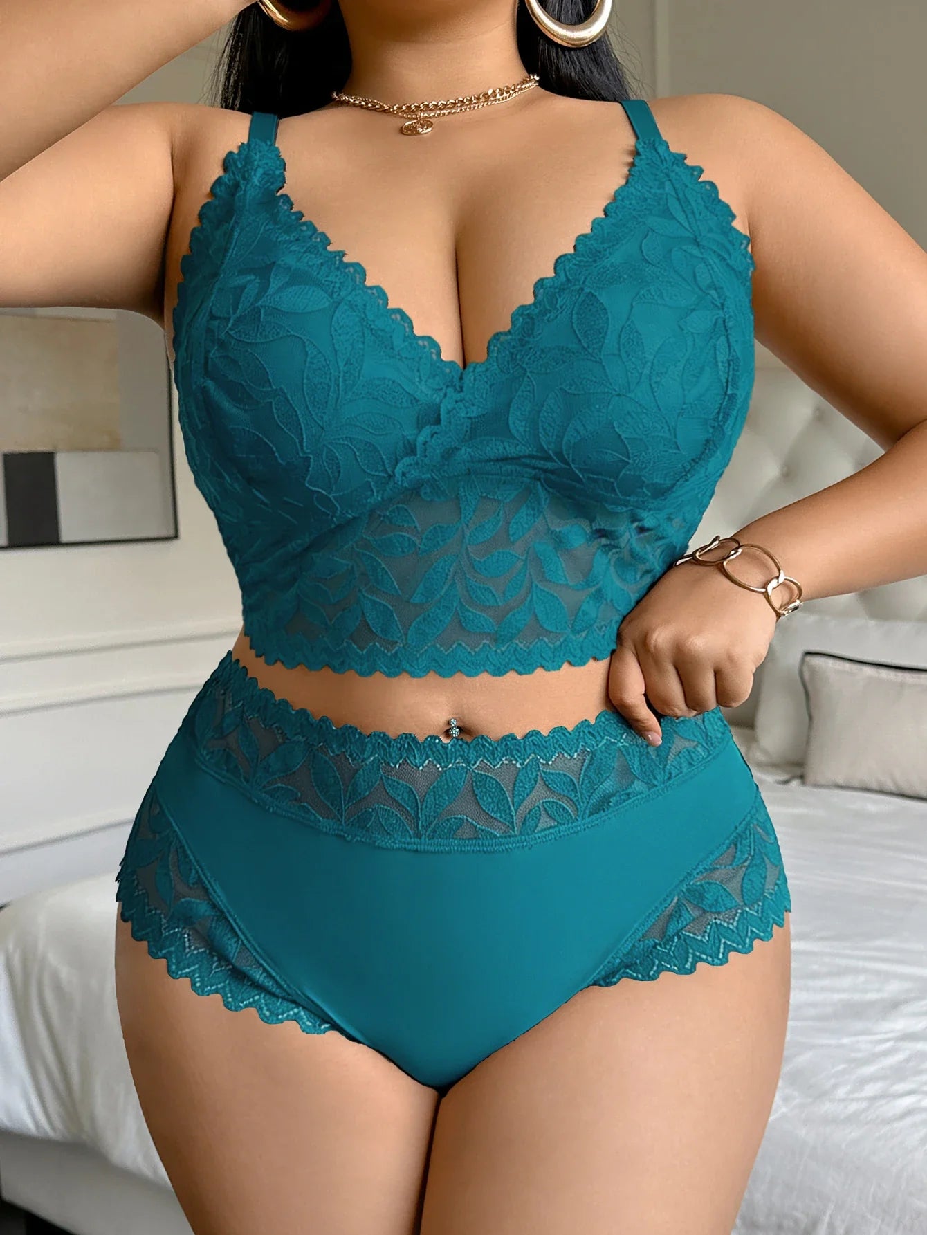 Plus-Size Floral Lace Bra & Panty Set