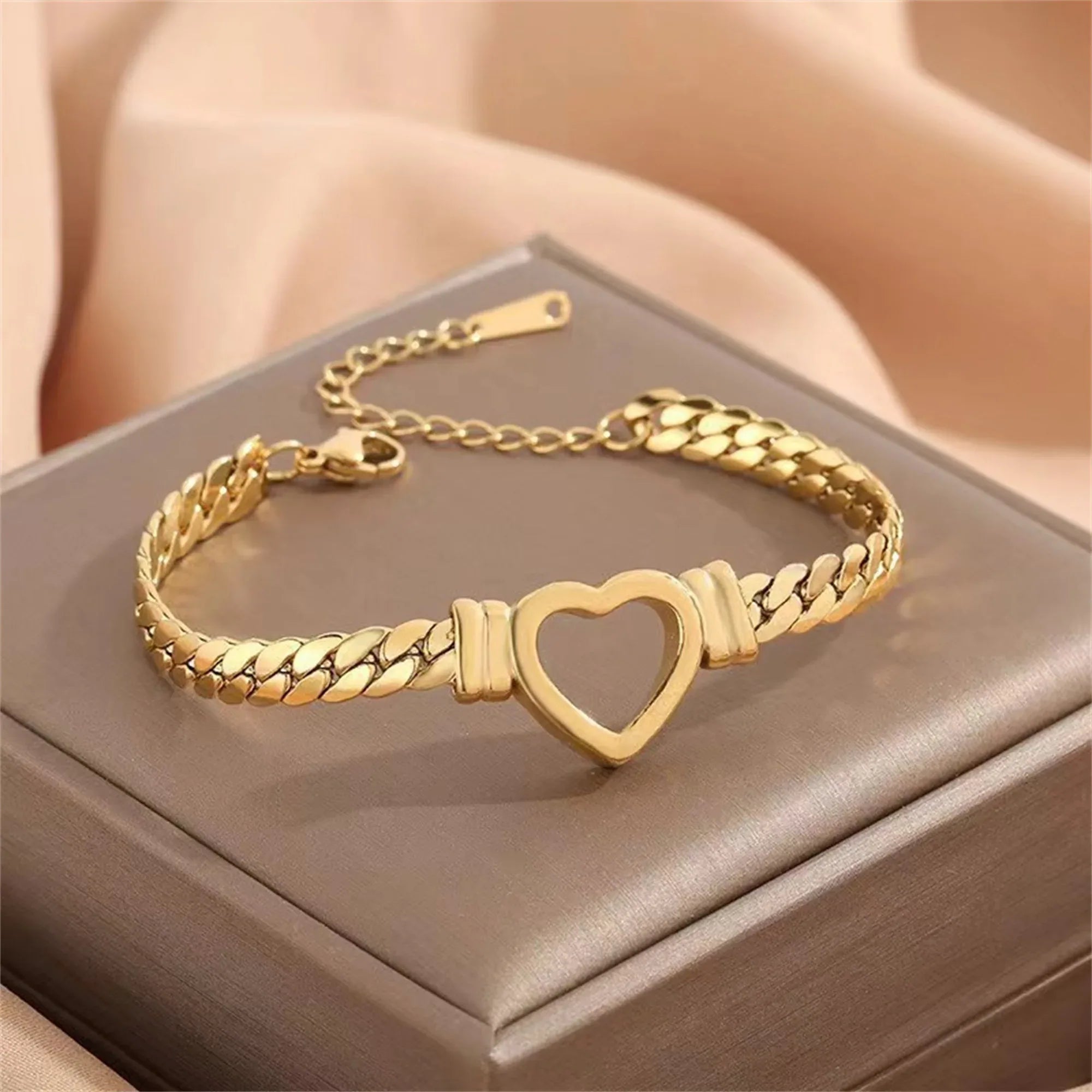Personalized Love Chain Necklace Bracelet For Women Fashion Titanium Steel Non-fading Clavicle Chain Jewelry - Dazzling Beauty Solution